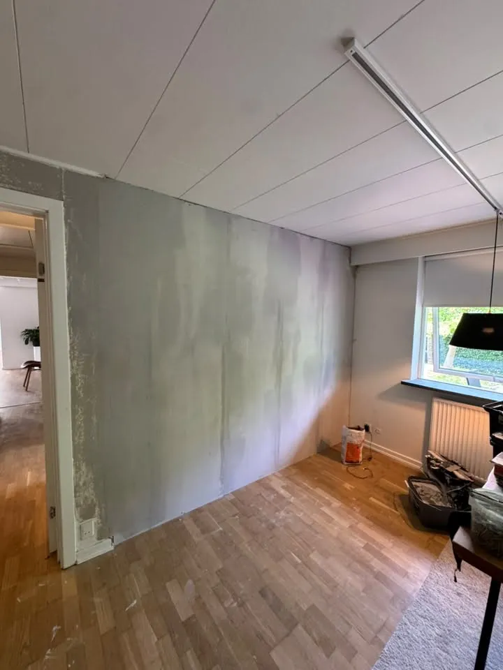 Ny væg med spartlede samlinger