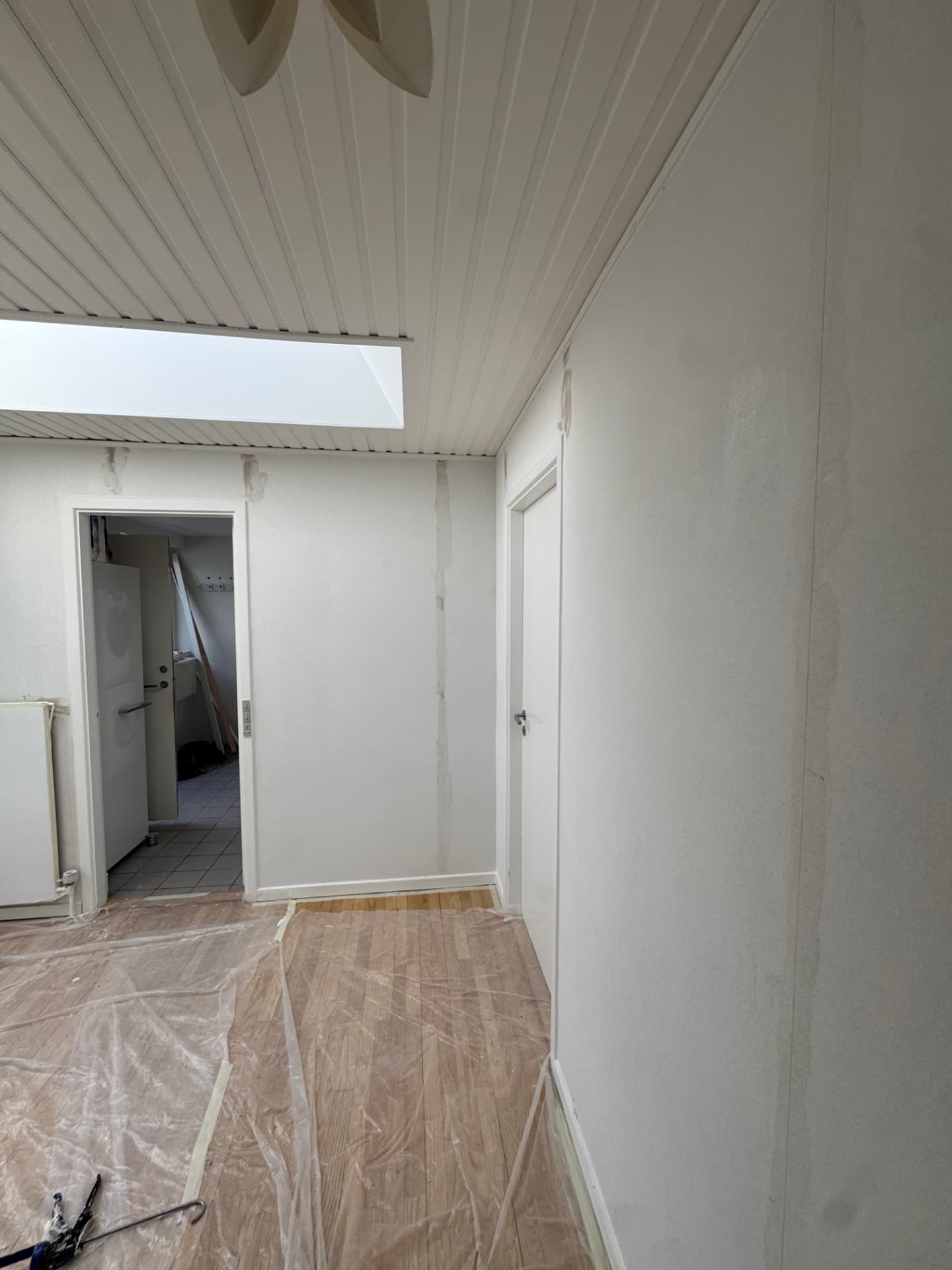 Under — vægge slebet