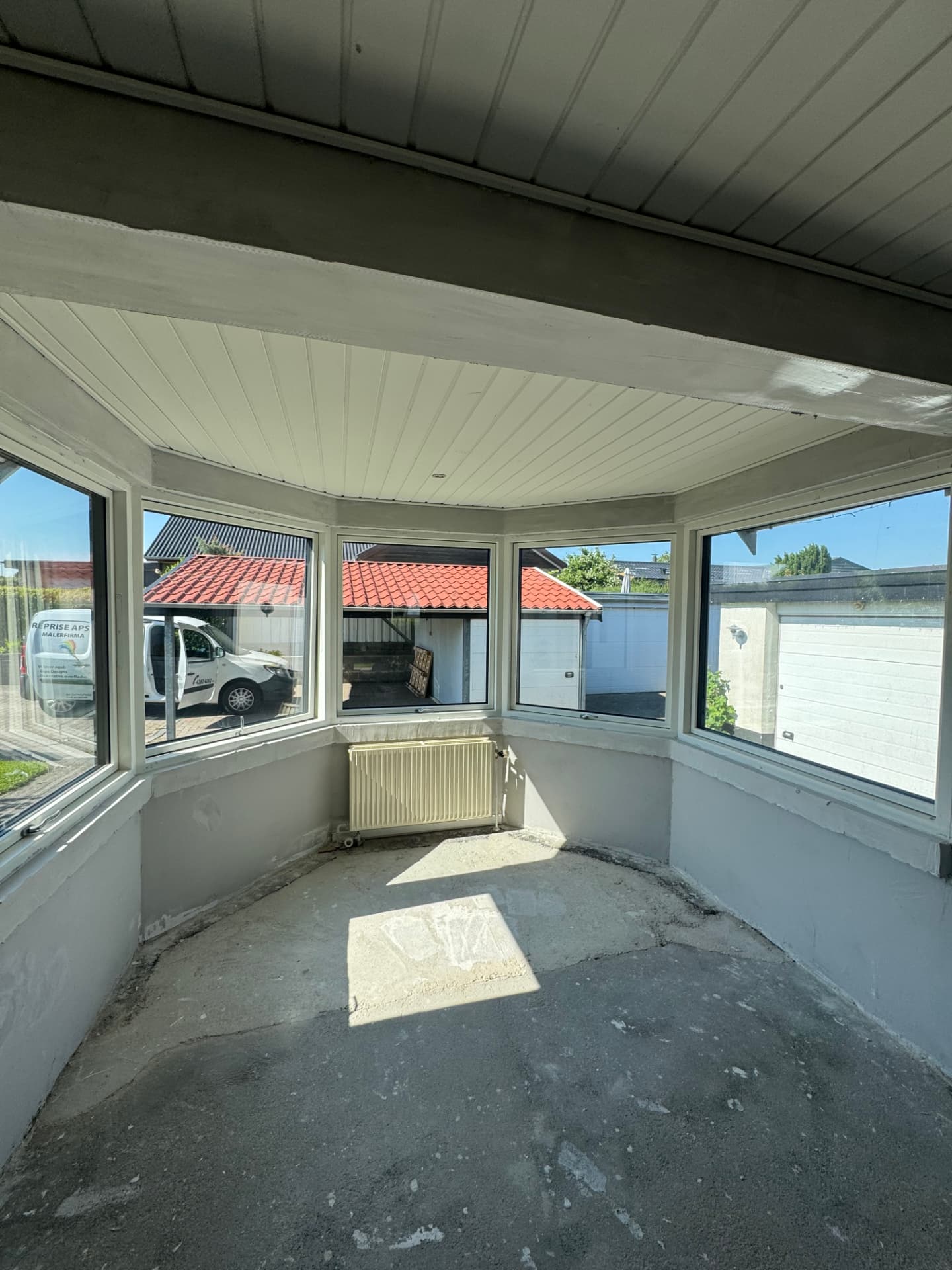 Karnap med malet loft